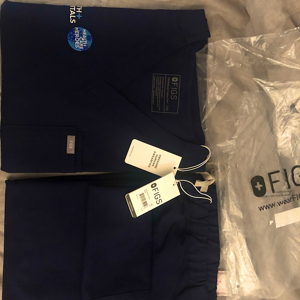 “Healthcare Heroes” Figs scrubs, Men’s, Size 2XL